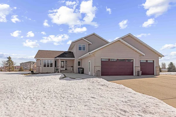 $624,500 | 722 42 Avenue South, Moorhead, MN 56560