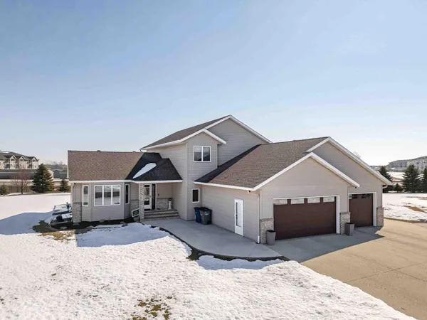 $624,500 | 722 42 Avenue South, Moorhead, MN 56560