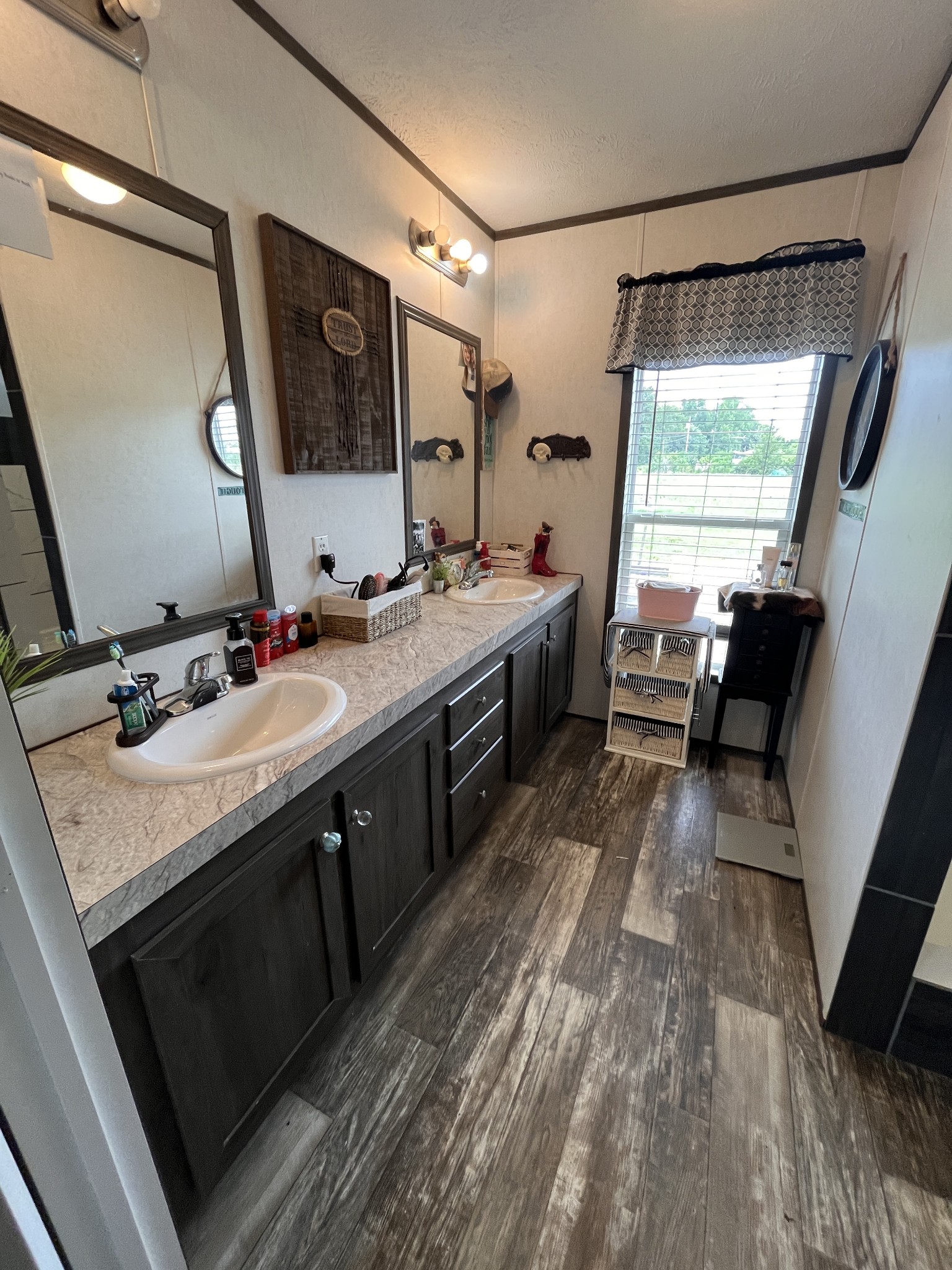 908 Shed Road Manchester, TN 37355 - Photo 9 of 16 a spacious bathroom with a granite countertop sink a mirror and a bathtub