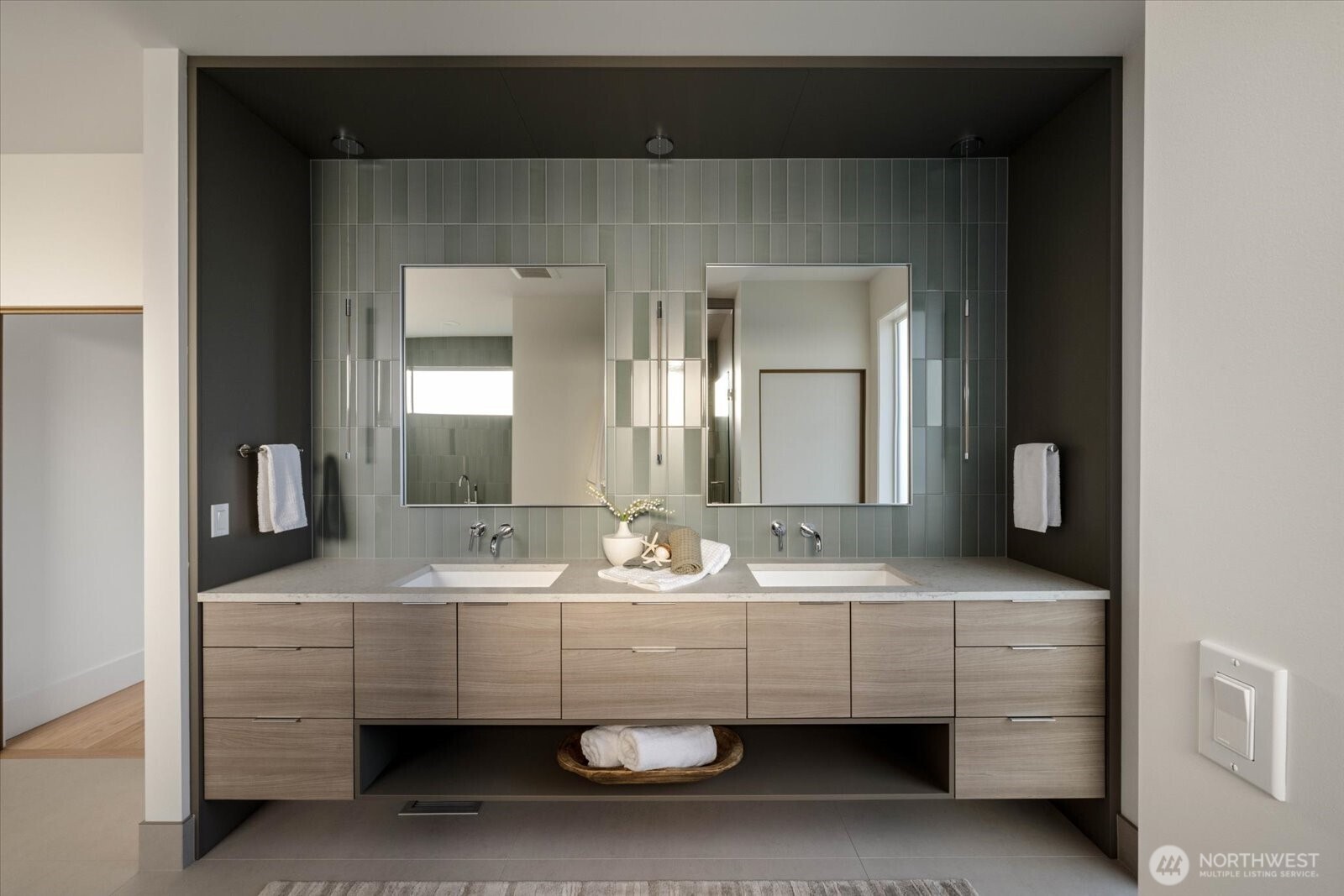 104118 East Addison Avenue Kennewick, WA 99338 - Photo 19 of 40 a bathroom with a double vanity sink mirror and