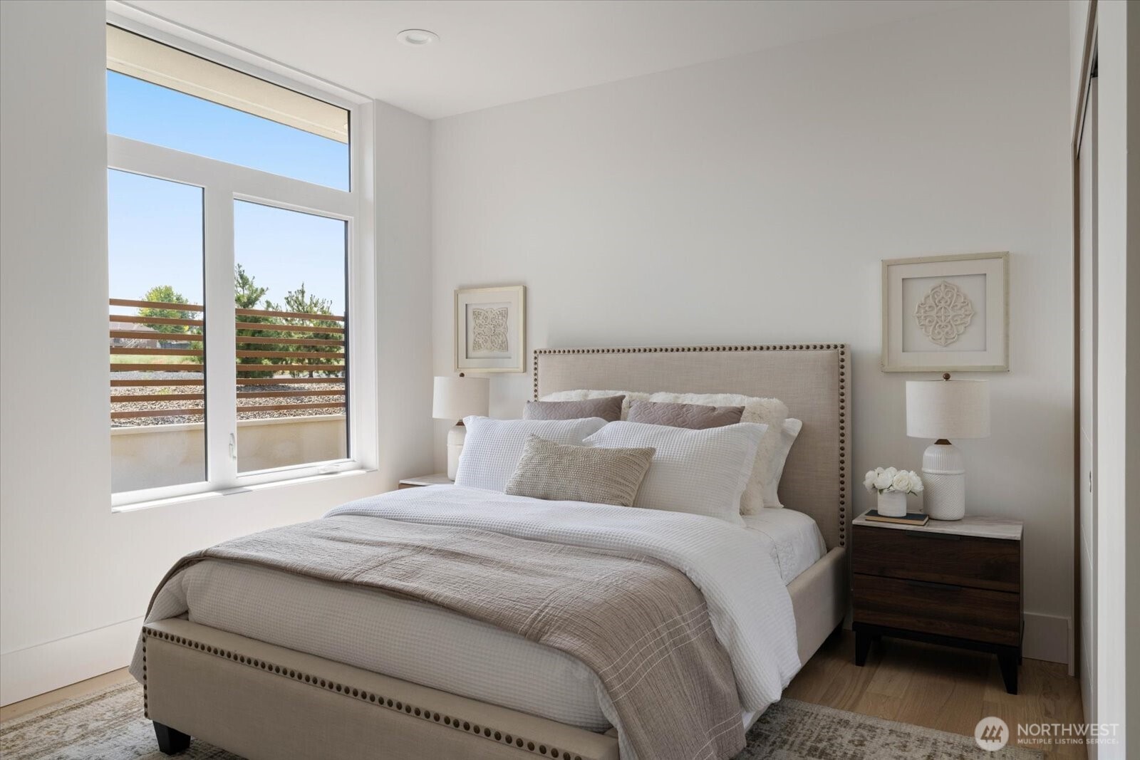 104118 East Addison Avenue Kennewick, WA 99338 - Photo 26 of 40 a bedroom with a bed and a window