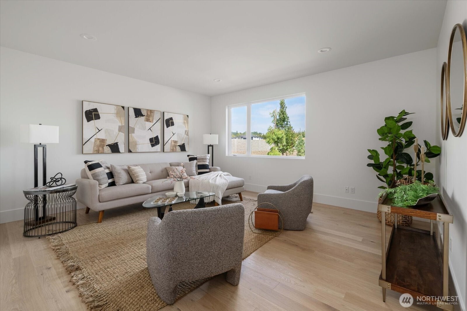 104118 East Addison Avenue Kennewick, WA 99338 - Photo 28 of 40 a living room with furniture and a potted plant