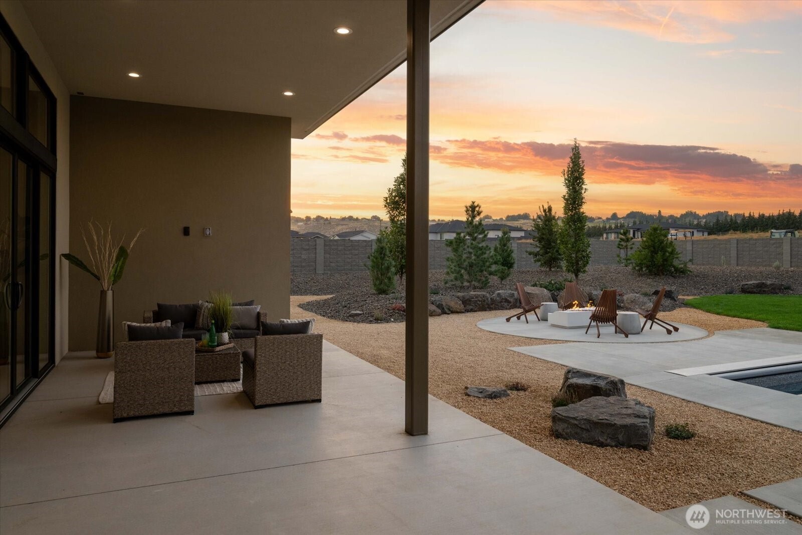 104118 East Addison Avenue Kennewick, WA 99338 - Photo 34 of 40 a view of a patio with couches and table and chairs
