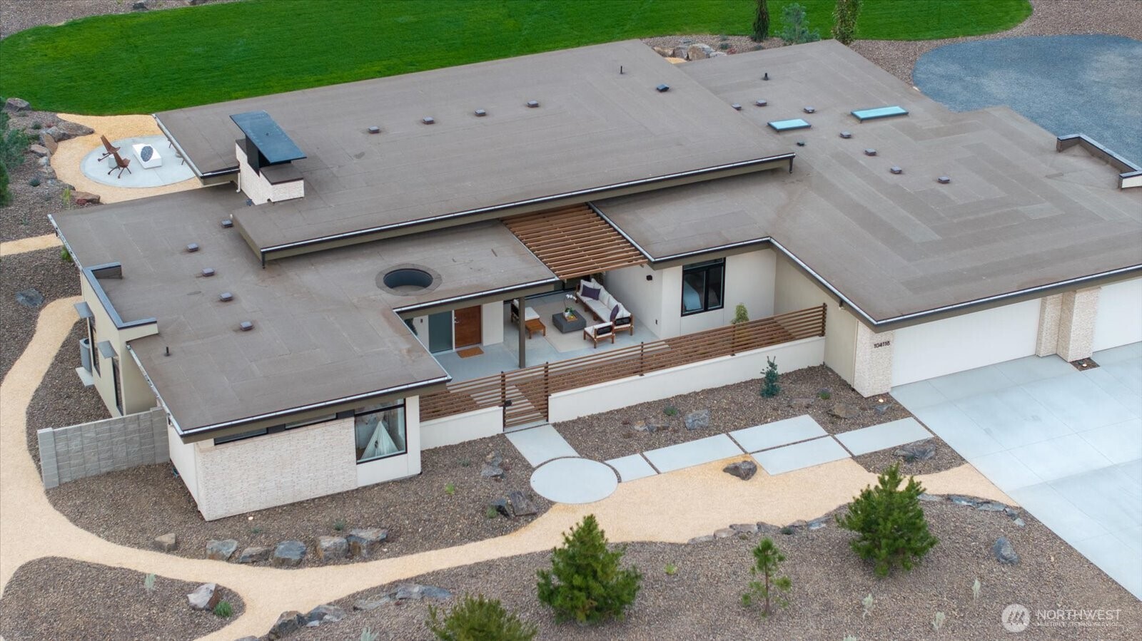 104118 East Addison Avenue Kennewick, WA 99338 - Photo 40 of 40 an aerial view of a house with a yard