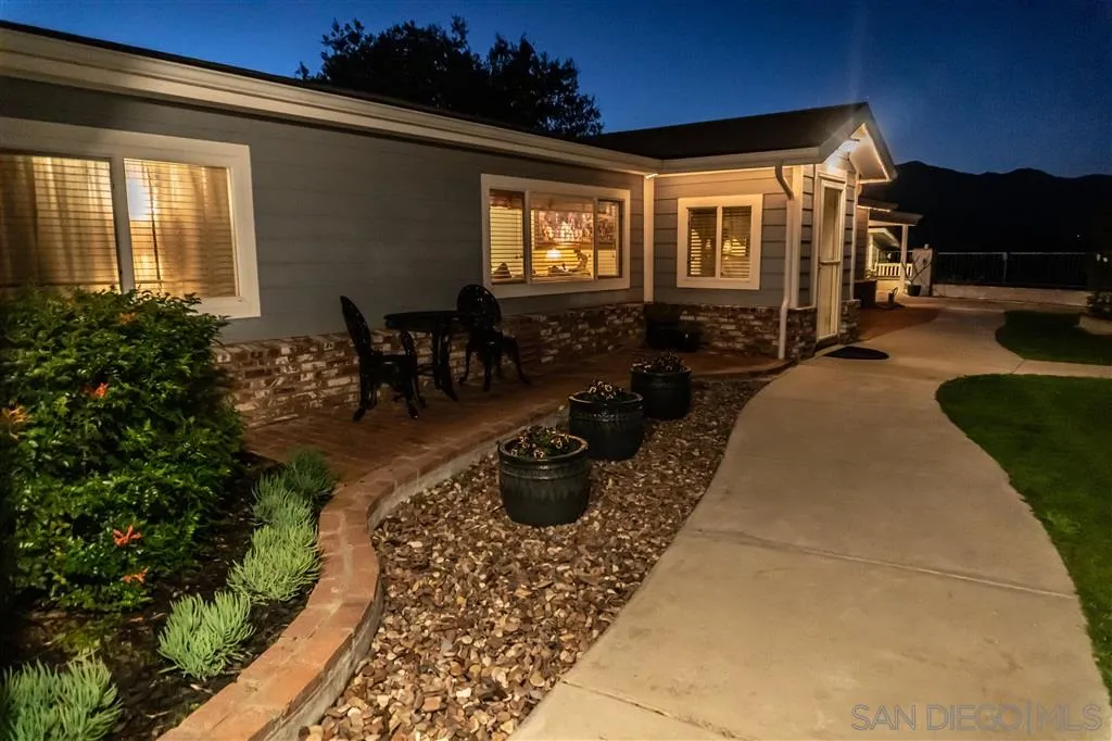 39325 De Luz Road Fallbrook, CA 92028 - Photo 5 of 25 a lobby with furniture and potted plants
