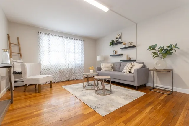 $359,900 | 35 Montvale Avenue, Unit 8, Woburn, MA 01801