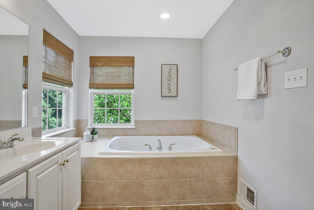 308 Arlington Court Severn, MD 21144 - Photo 20 of 39 Soaking Tub