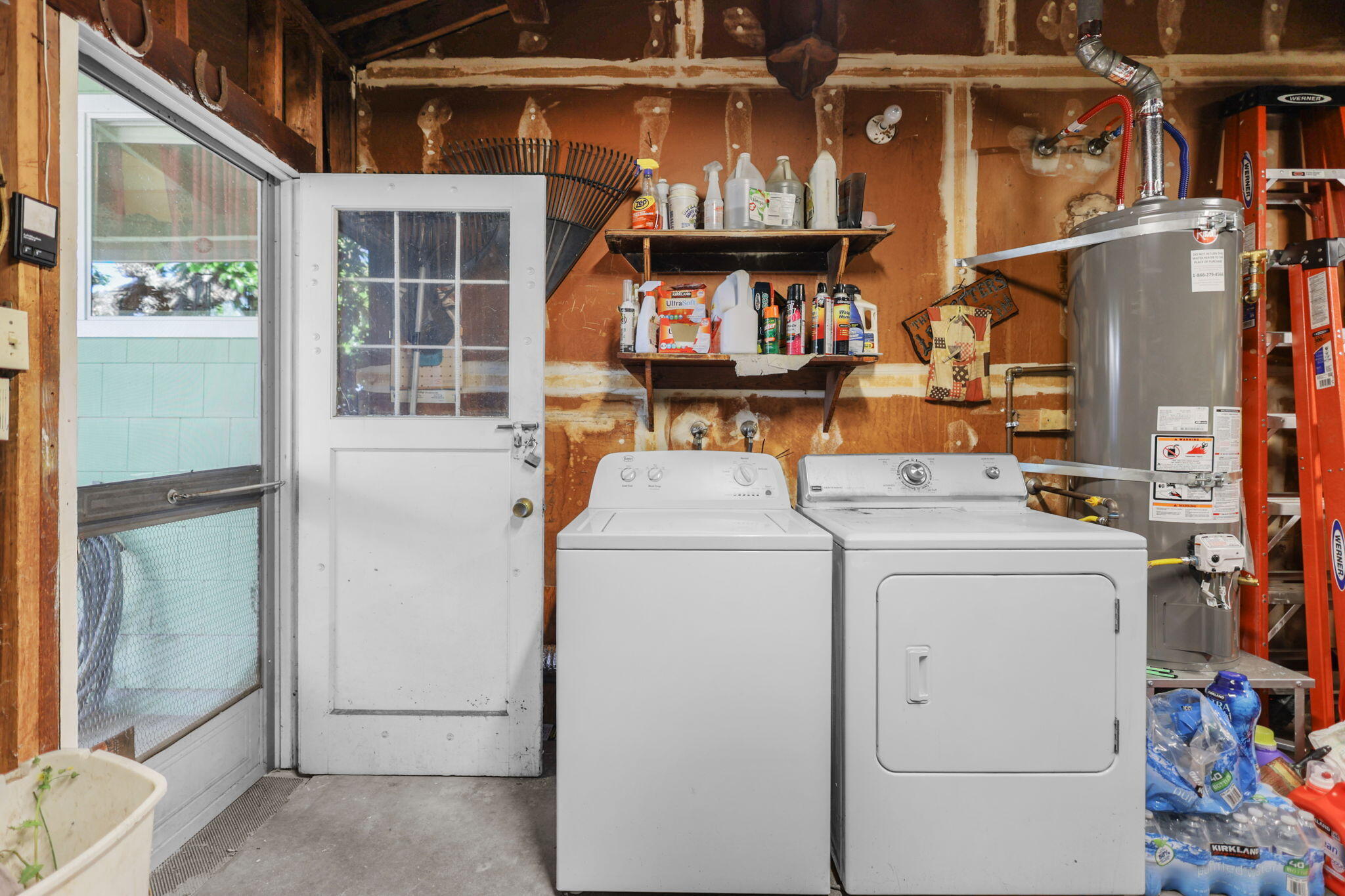 2631 Alfreda Way Redding, CA 96002 - Photo 11 of 16 a utility room with dryer and washer