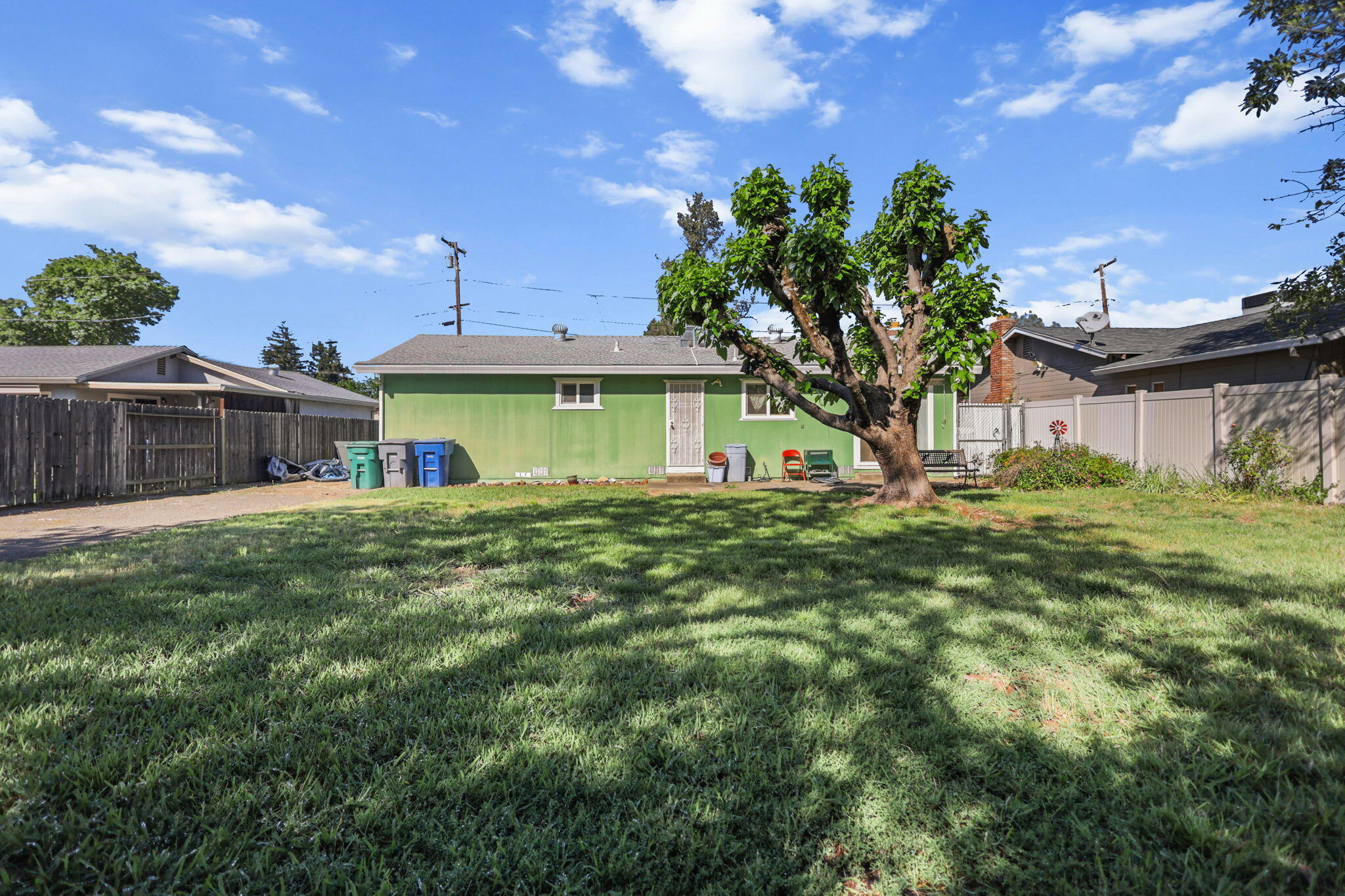 2631 Alfreda Way Redding, CA 96002 - Photo 12 of 16 a front view of a house with a garden
