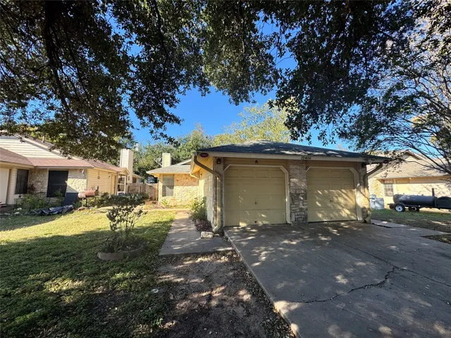 a view of a backyard of the house