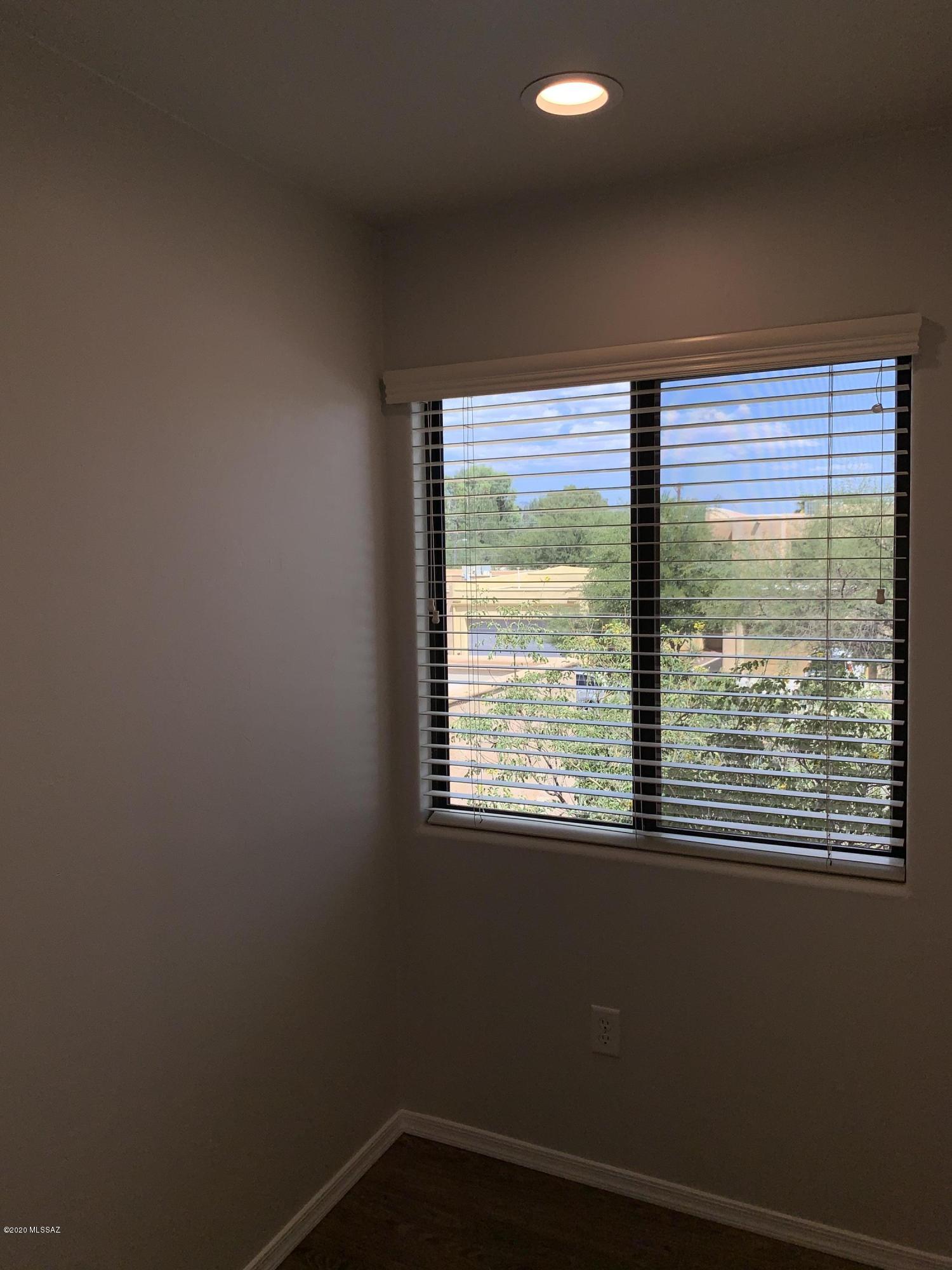 4181 North Fortune Loop Tucson, AZ 85719 - Photo 27 of 39 a view of a room that has a window