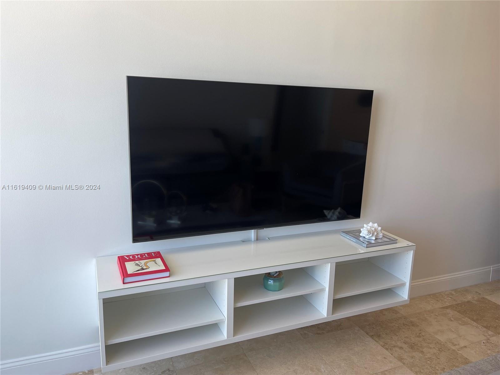 6365 Collins Avenue, Unit 2610 Miami Beach, FL 33141 - Photo 27 of 49 a room with an empty shelf