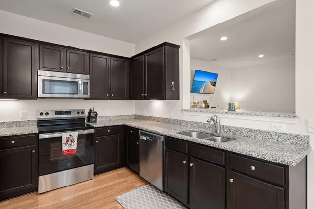 $425,000 | 1067 Bennington Drive, Charleston, SC 29492