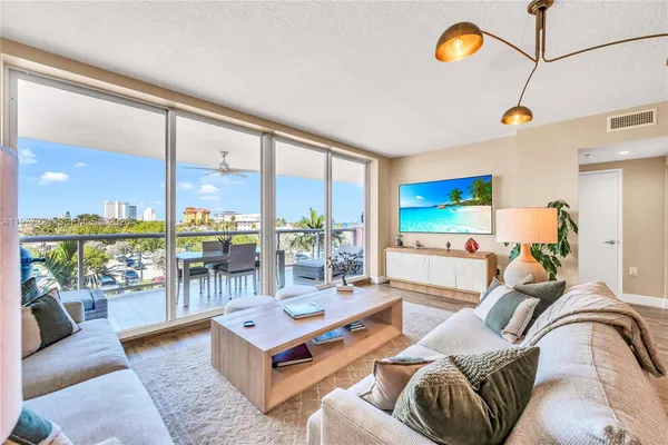 $1,425,000 | 2051 Southeast 3rd Street, Unit 407, Deerfield Beach, FL 33441