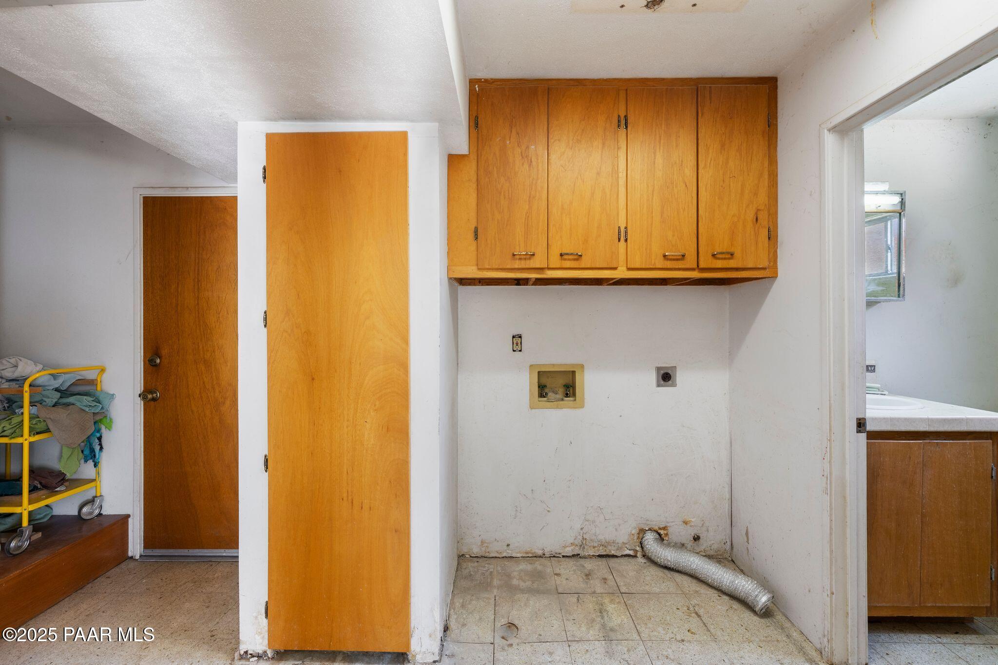 10231 Fir Street Mayer, AZ 86333 - Photo 20 of 50 a view of walk in closet