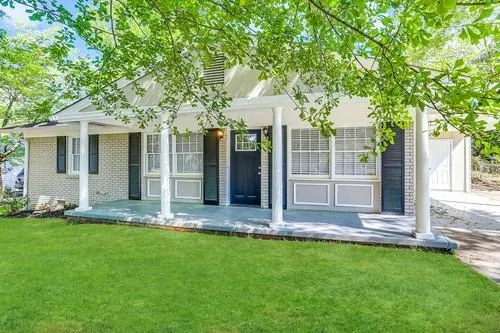 a view of a house with backyard and garden