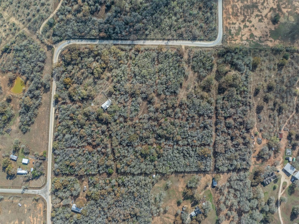 800 Bugtussle Lane Luling, TX 78648 - Photo 9 of 10