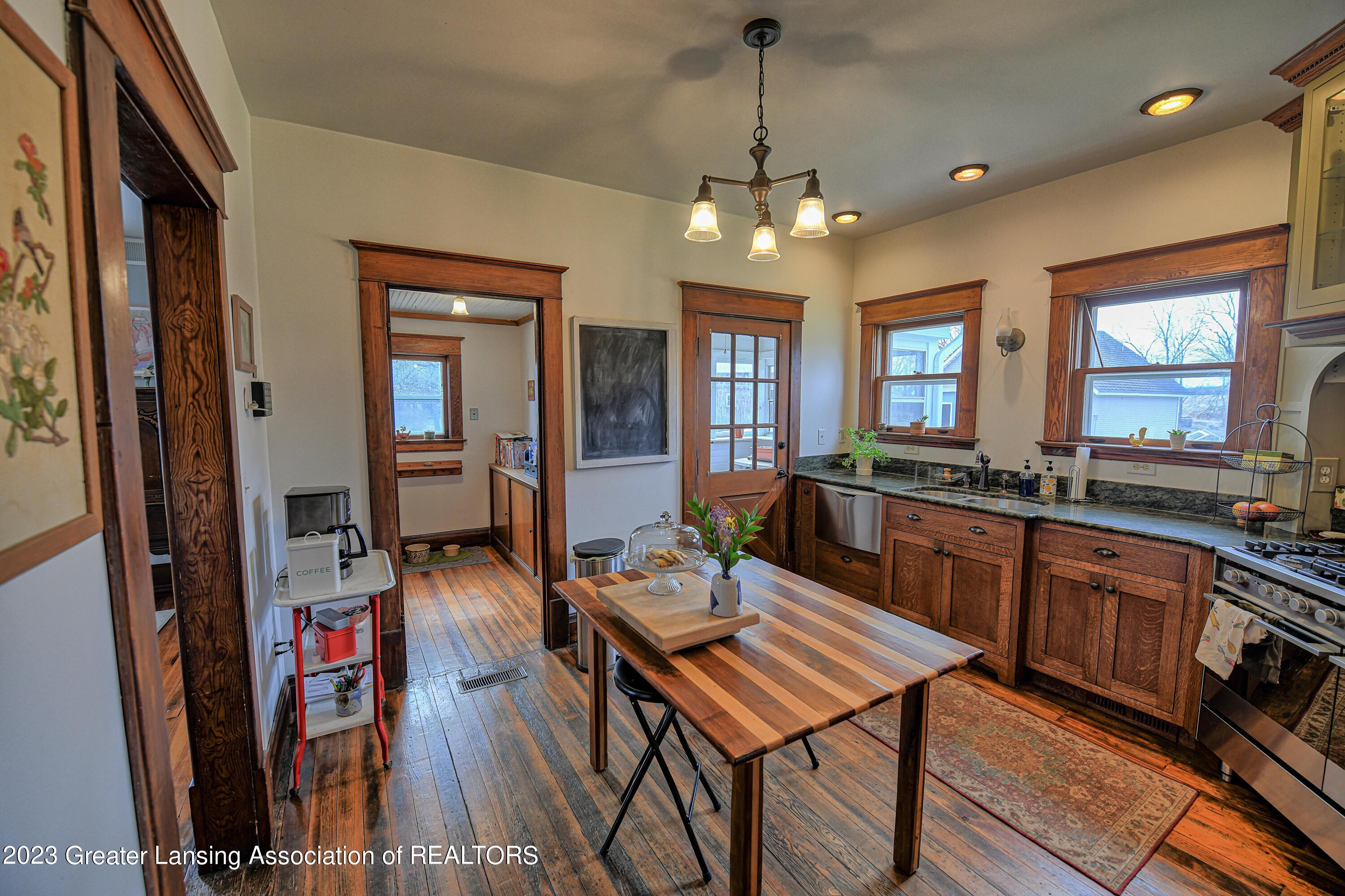 6347 Oneida Road Charlotte, MI 48813 - Photo 9 of 49 Kitchen
