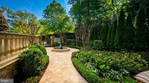 $3,899,000 | 1204 Daviswood Drive, McLean, VA 22102