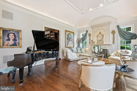 $3,899,000 | 1204 Daviswood Drive, McLean, VA 22102