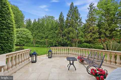 $3,899,000 | 1204 Daviswood Drive, McLean, VA 22102