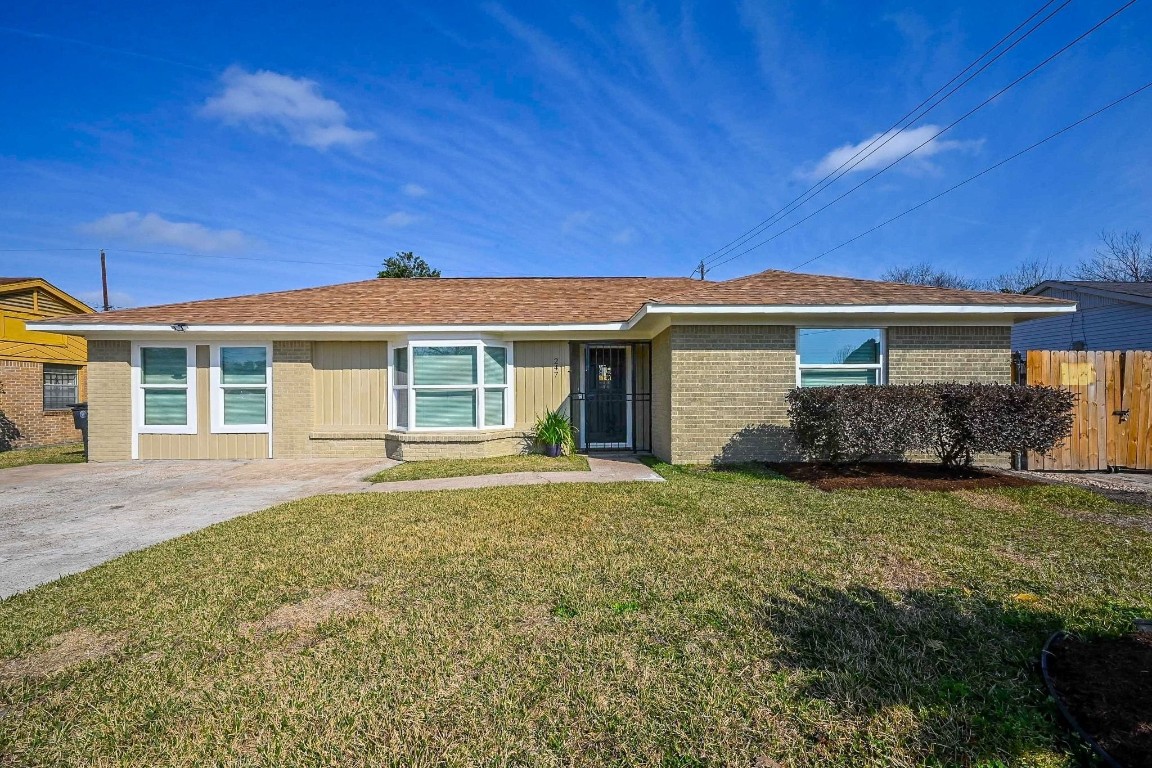 247 East Janisch Road Houston, TX 77022 - Photo 1 of 33 Front of Home