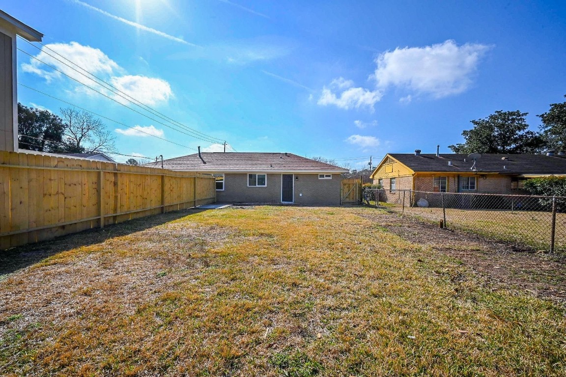247 East Janisch Road Houston, TX 77022 - Photo 24 of 33 Backyard