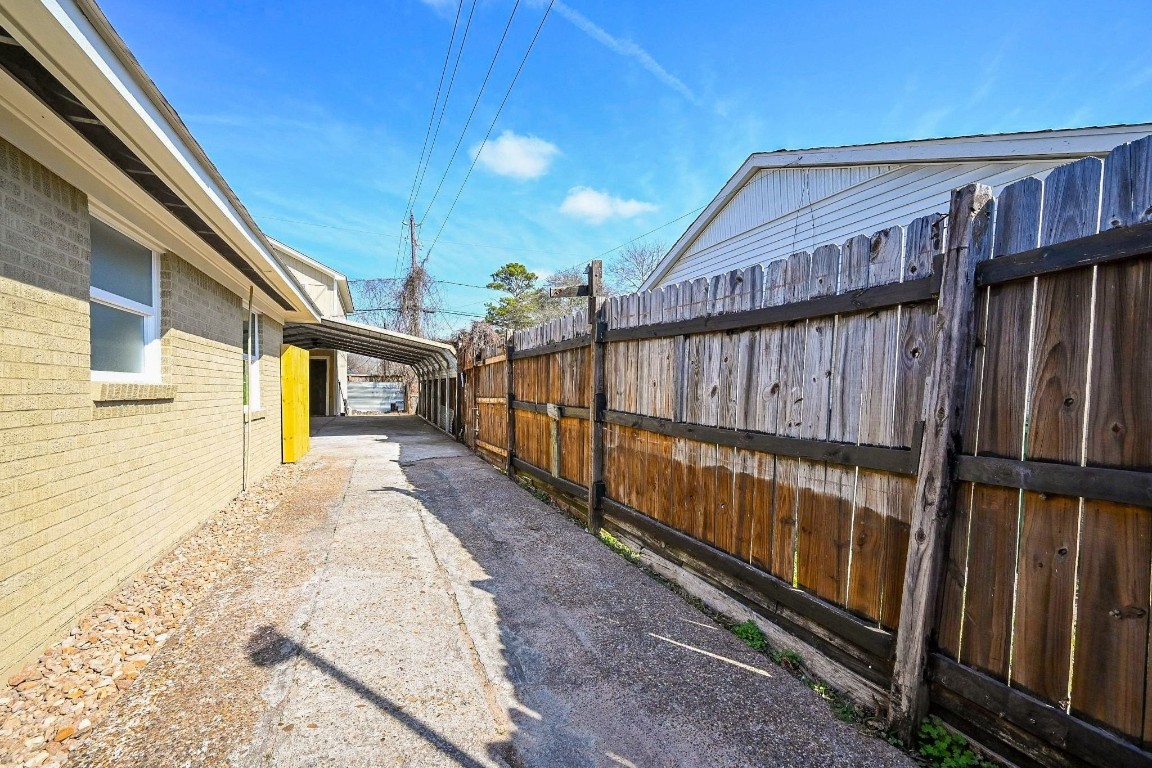 247 East Janisch Road Houston, TX 77022 - Photo 25 of 33 ADU Driveway