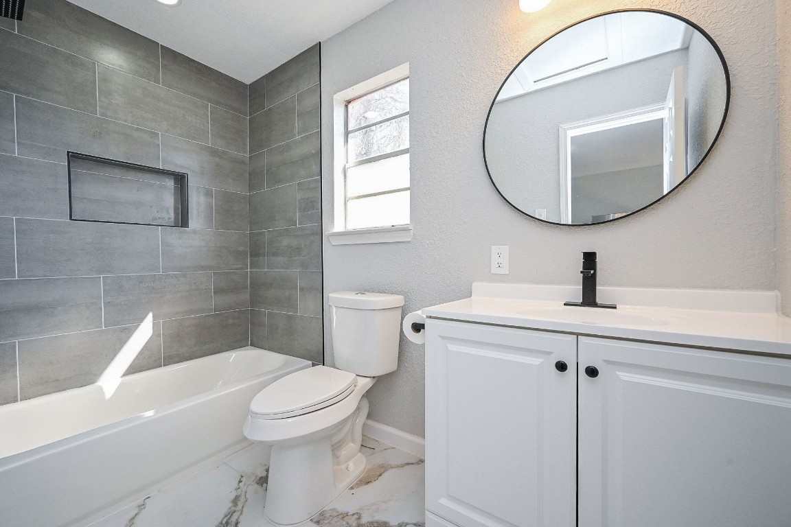 247 East Janisch Road Houston, TX 77022 - Photo 30 of 33 ADU Bathroom