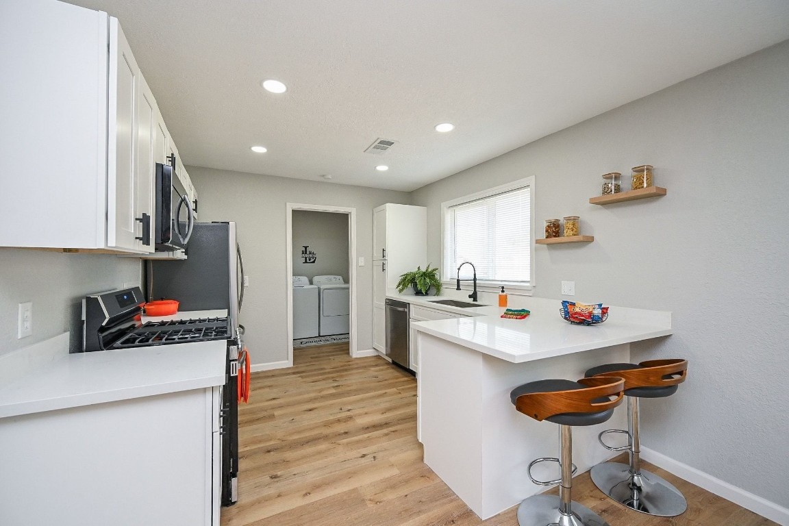 247 East Janisch Road Houston, TX 77022 - Photo 10 of 33 Kitchen Area