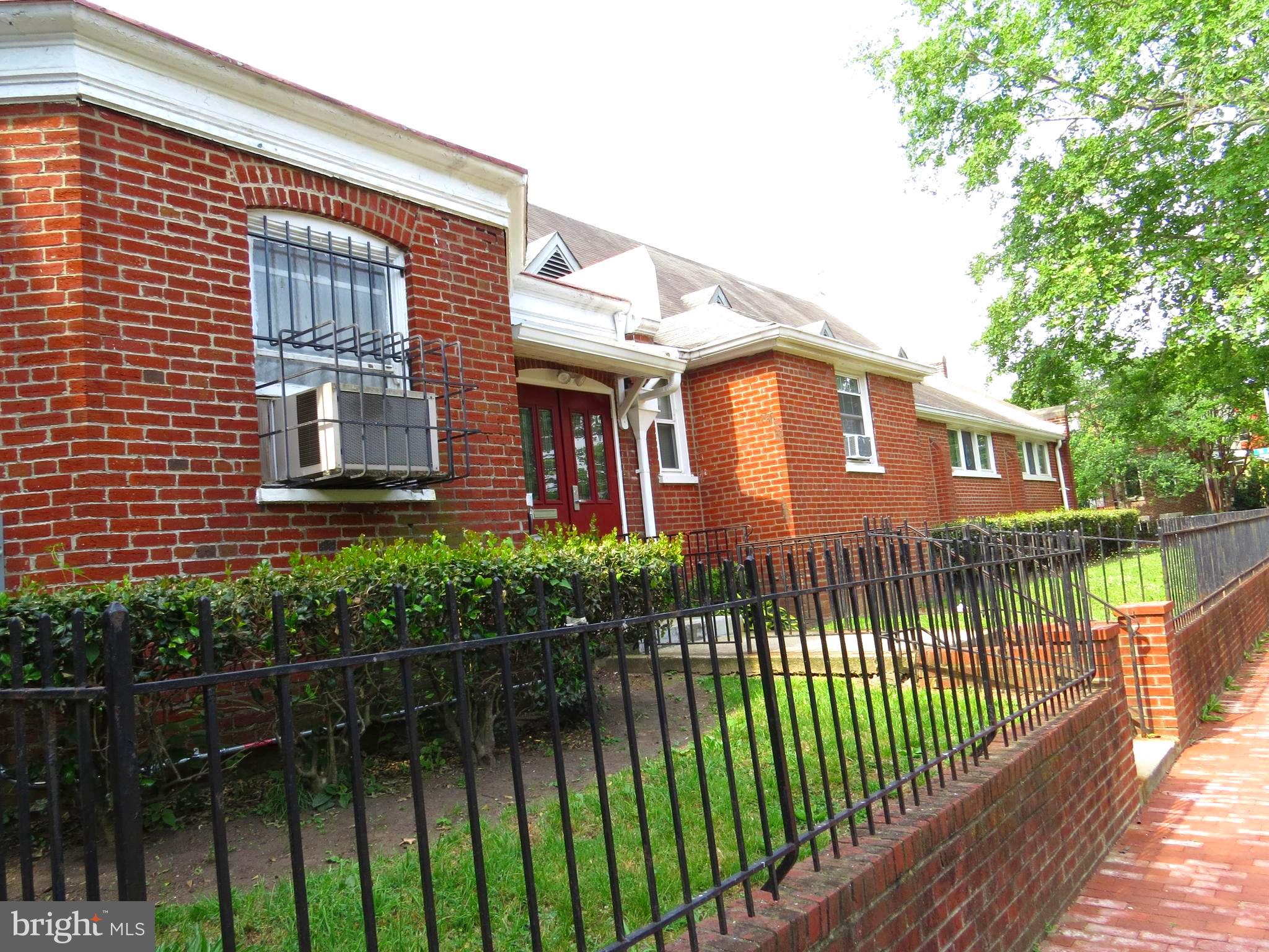 653 11th Street Northeast Washington, DC 20002 - Photo 5 of 23 Side lawn