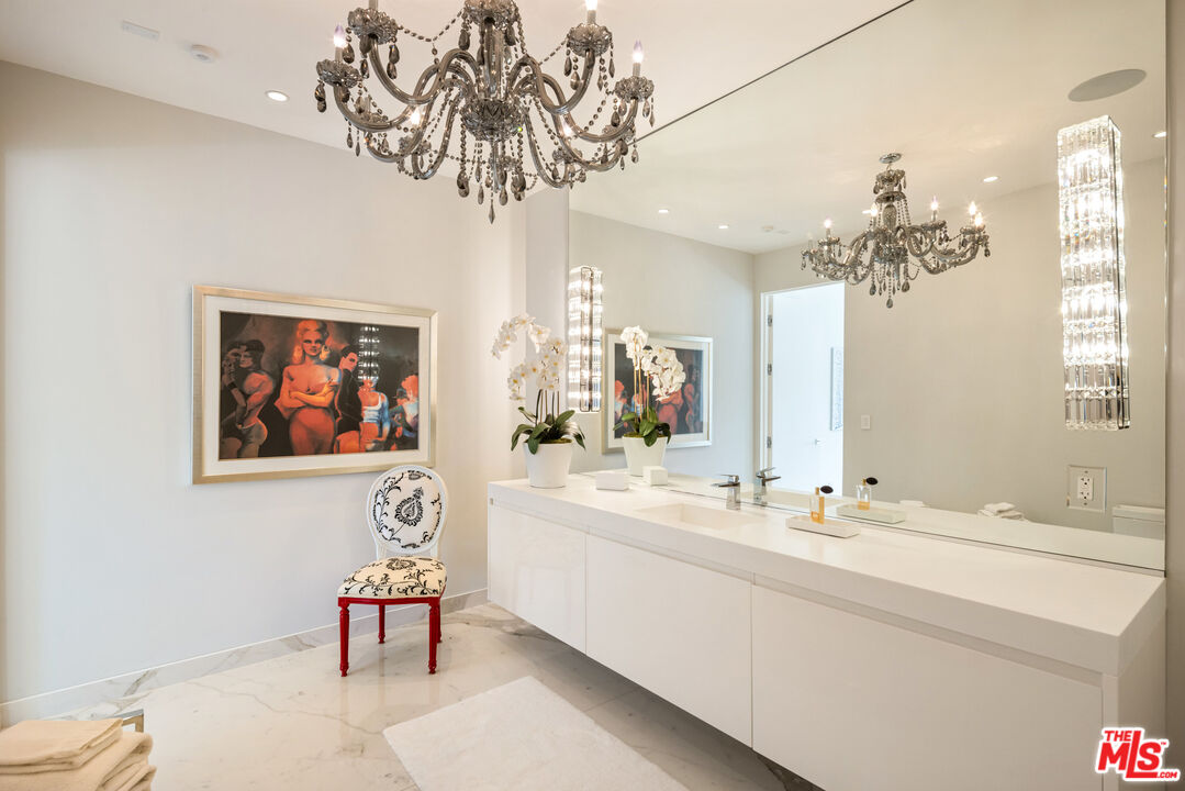 9422 Readcrest Drive Beverly Hills, CA 90210 - Photo 18 of 34 a bathroom with a bathtub and a sink