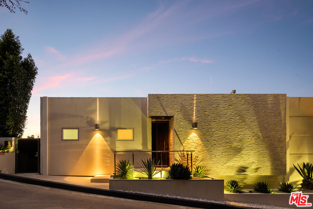 9422 Readcrest Drive Beverly Hills, CA 90210 - Photo 2 of 34 a front view of a house with a ocean view
