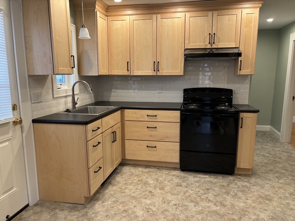 58 Ashley Road, Unit 2 Holyoke, MA 01040 - Photo 2 of 9