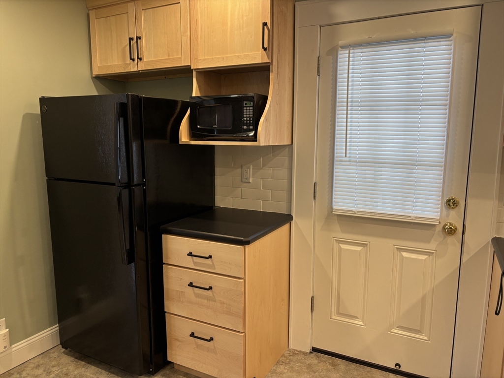 58 Ashley Road, Unit 2 Holyoke, MA 01040 - Photo 3 of 9