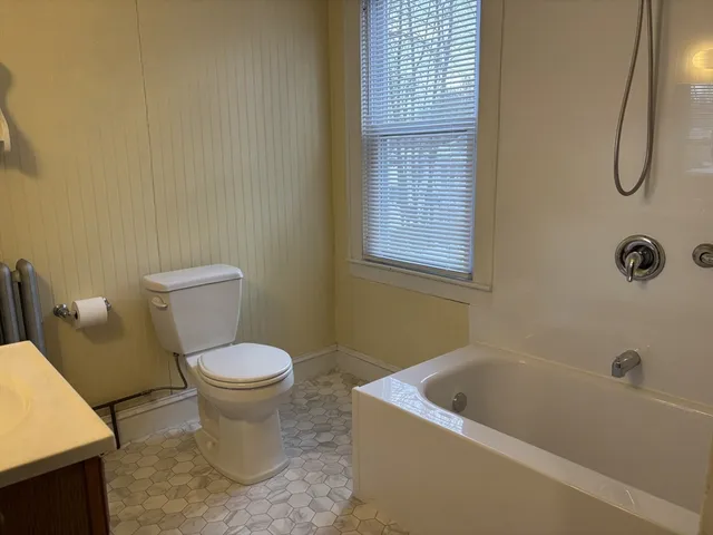 $1,500 | 58 Ashley Road, Unit 2, Holyoke, MA 01040