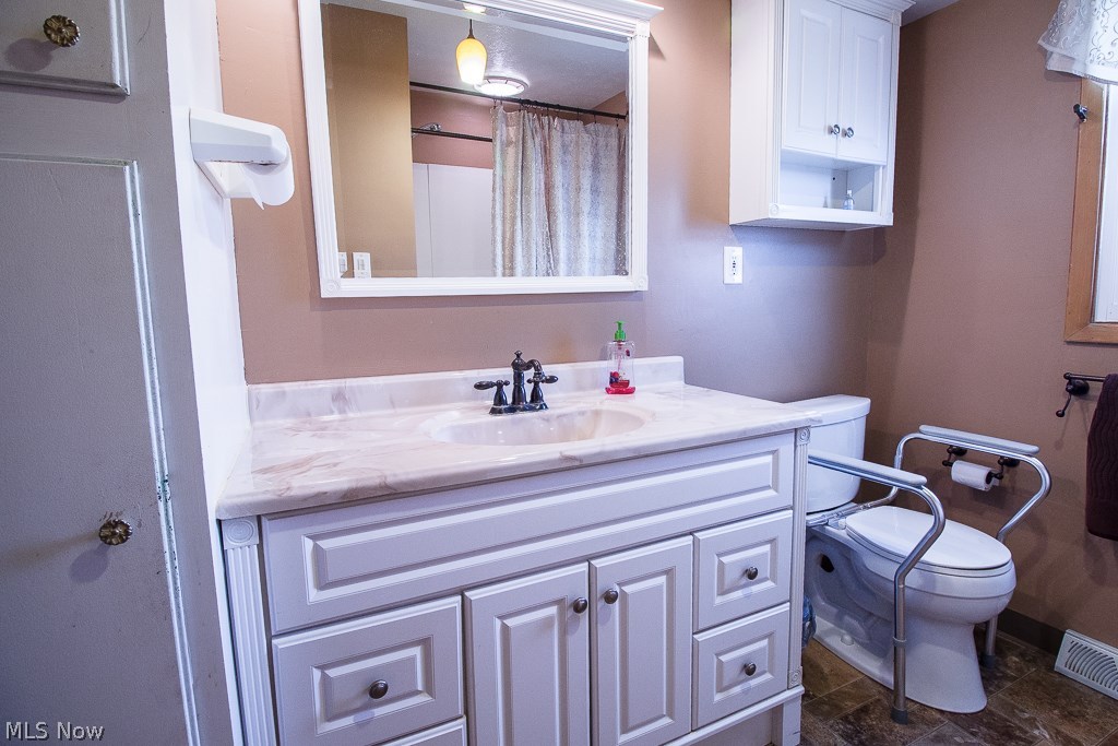17901 Nottingham Road Cleveland, OH 44119 - Photo 15 of 35 Gallery Image 15