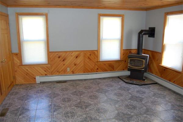 218 County Road Freetown, MA 02717 - Photo 13 of 30 a room with a window