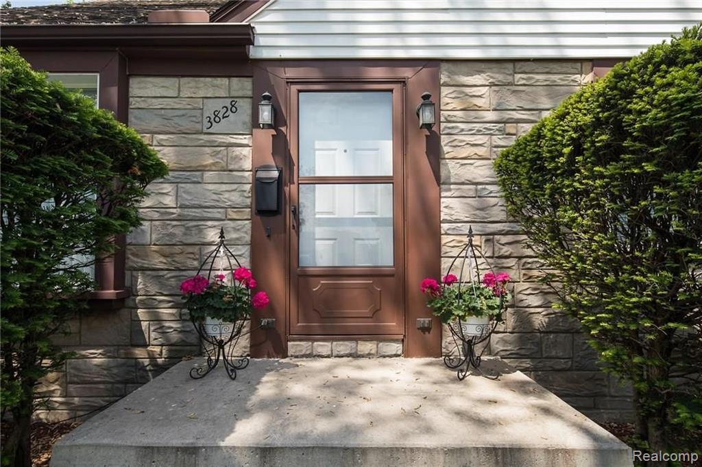 3828 Alice Street Dearborn, MI 48124 - Photo 2 of 38