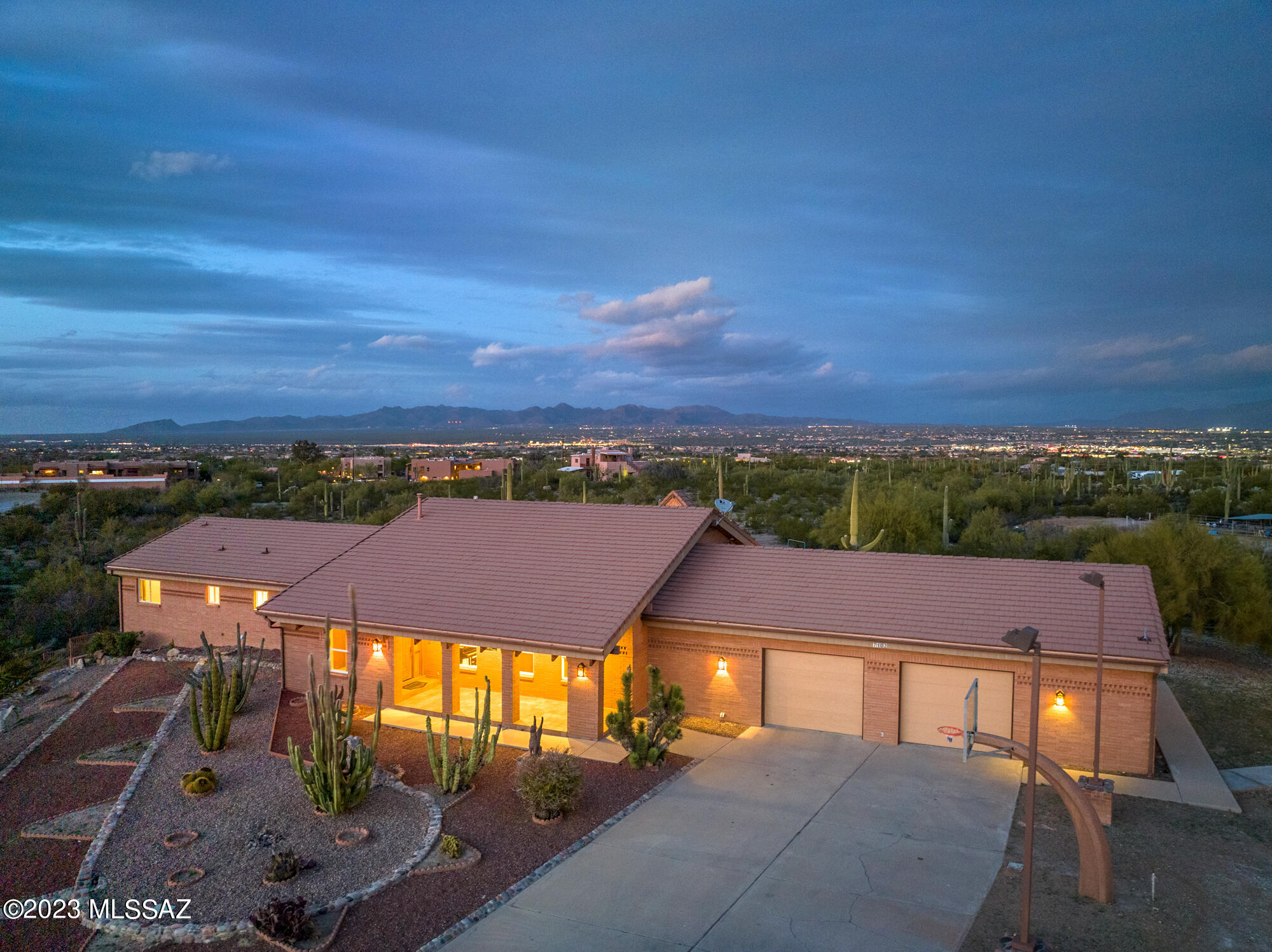 7102 West Ina Road Tucson, AZ 85743 - Photo 3 of 53