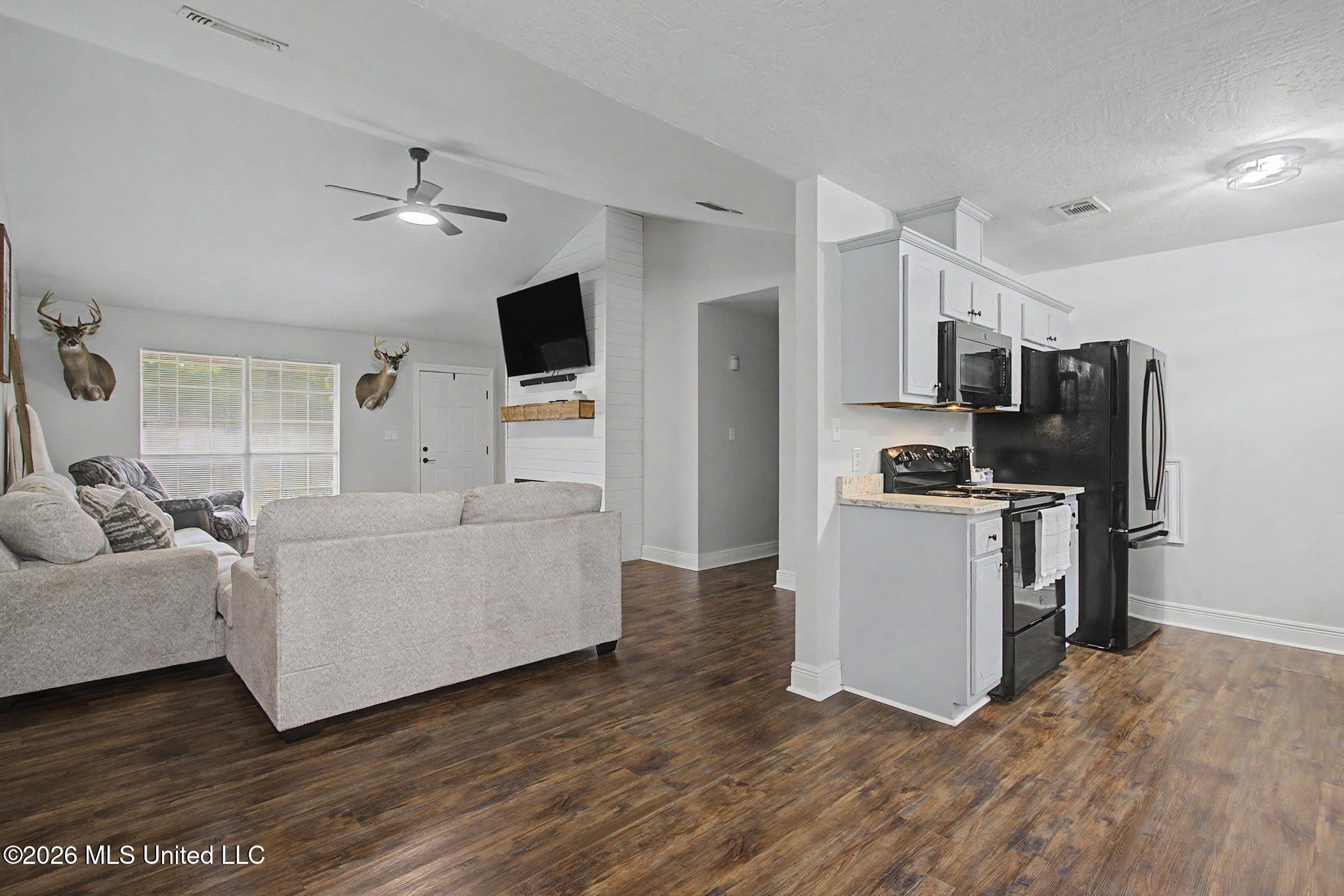 105 Hall Street Wiggins, MS 39577 - Photo 5 of 16 IMG_0751