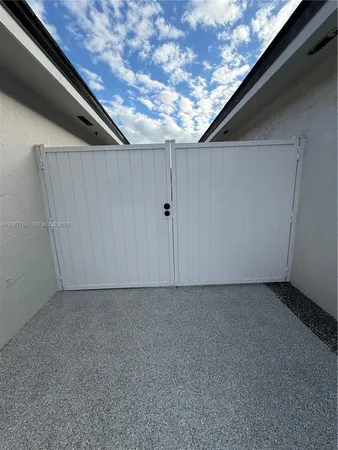 $1,200 | 2658 West 74th Terrace, Hialeah, FL 33016