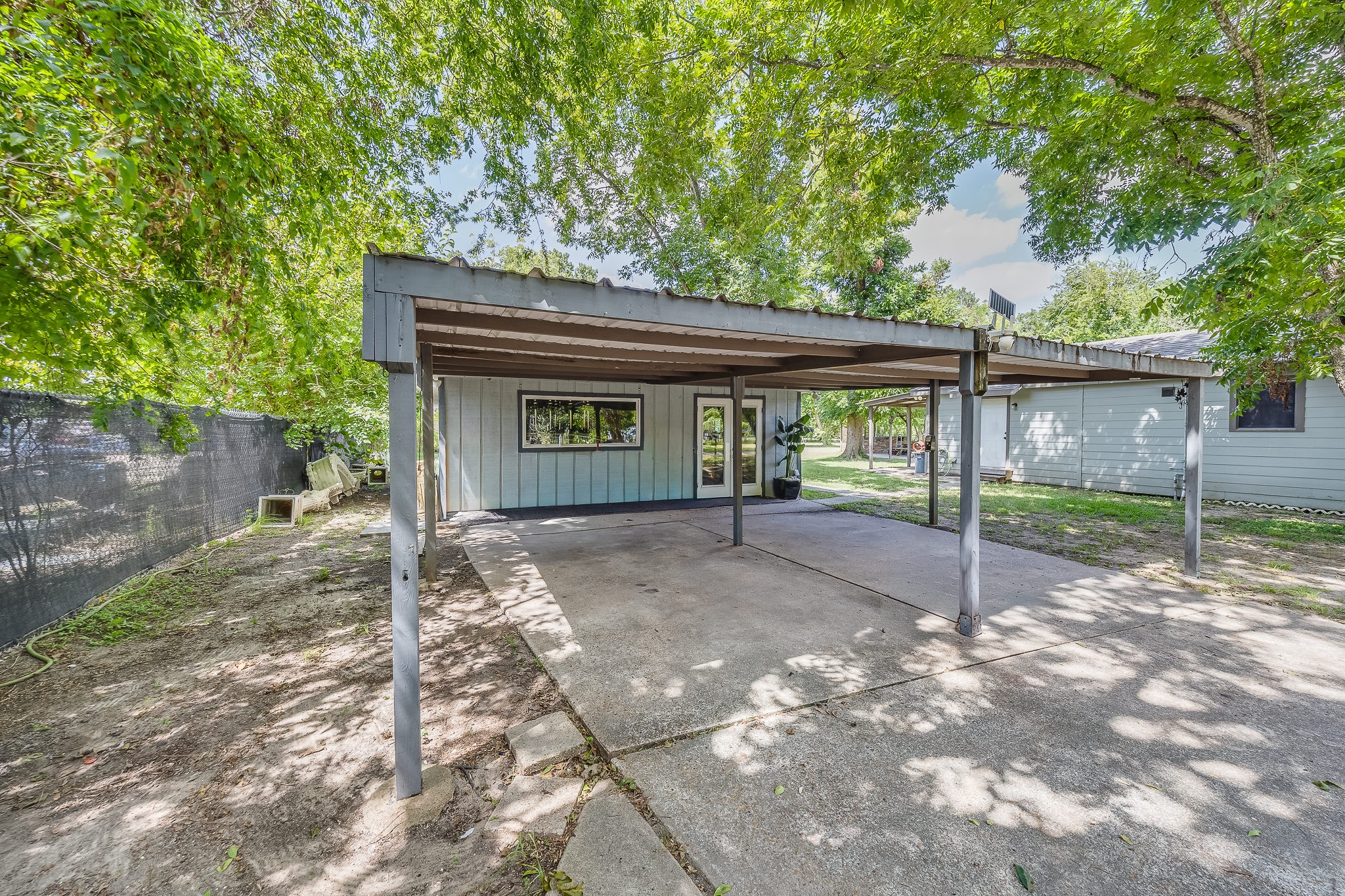 1725 Strawn Road Houston, TX 77039 - Photo 14 of 44 A separate climate-controlled building creates useful storage and another established income component for the property.