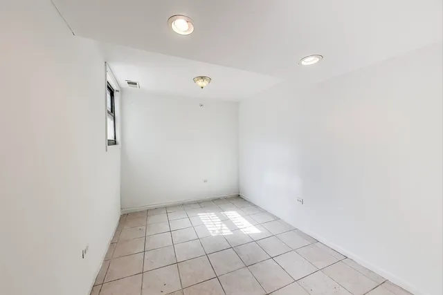 $975,000 | 4553 South Ellis Avenue, Chicago, IL 60653