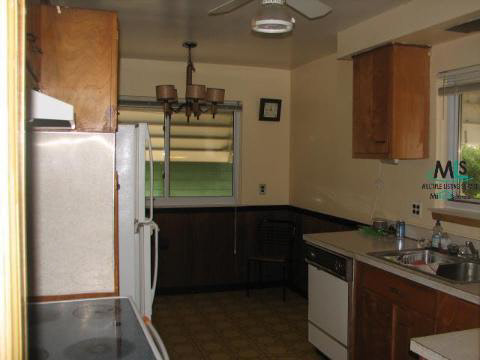 24784 Ridgecroft Avenue Eastpointe, MI 48021 - Photo 6 of 6 246798-5.JPG