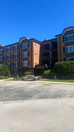 $180,000 | 1227 South Old Wilke Road, Unit 406, Rolling Meadows, IL 60005