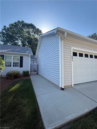 $1,650 | 605 Westpark Court, Winston-Salem, NC 27103