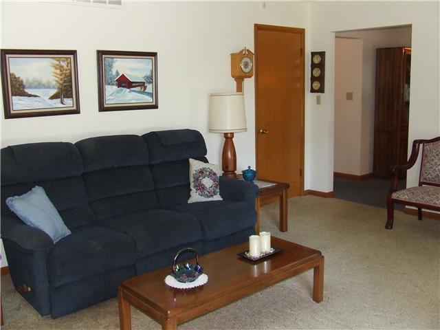 560 Clark State Road Columbus, OH 43230 - Photo 3 of 21