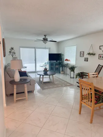 $159,900 | 2950 Southeast Ocean Boulevard, Unit 8, Stuart, FL 34996