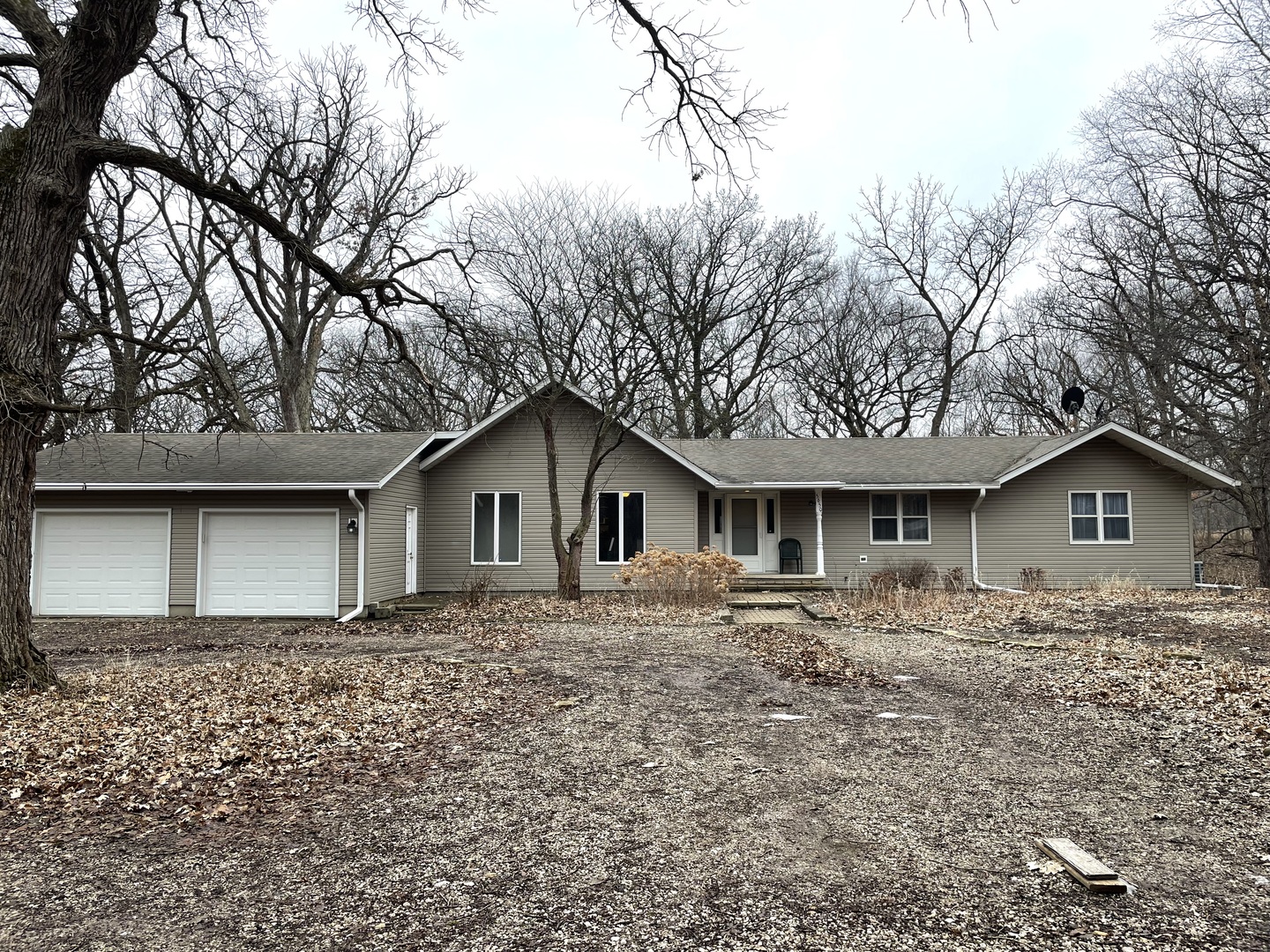 5650 West Bluff Road Morris, IL 60450 - Photo 2 of 53 a front view of a house with a yard